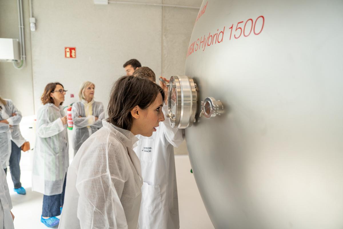 As empresas interesadas na produción de bens e servizos tecnolóxicos con aplicacións en defensa, seguridade e aeroespazo xa poden solicitar as axudas ás que a Xunta destina 6 millóns de euros 